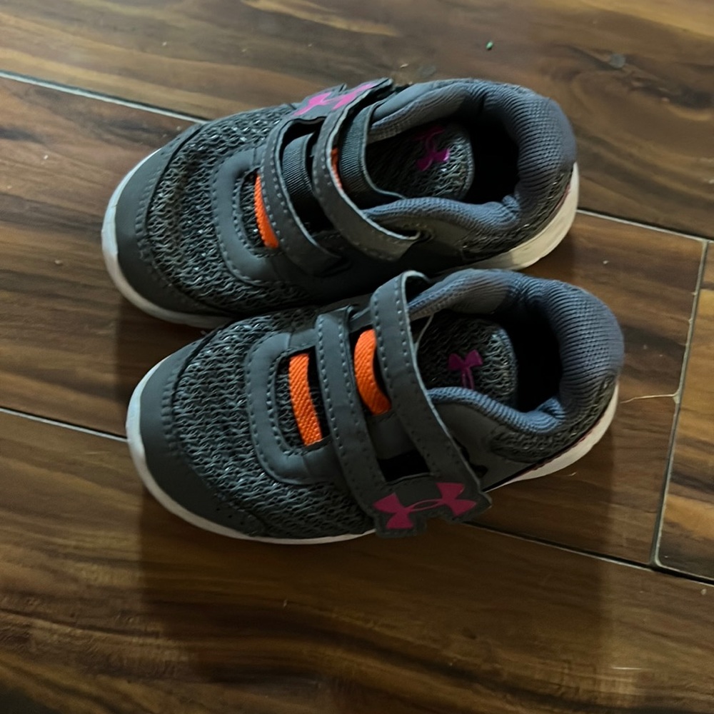 Little girl size 6 under armor shoes